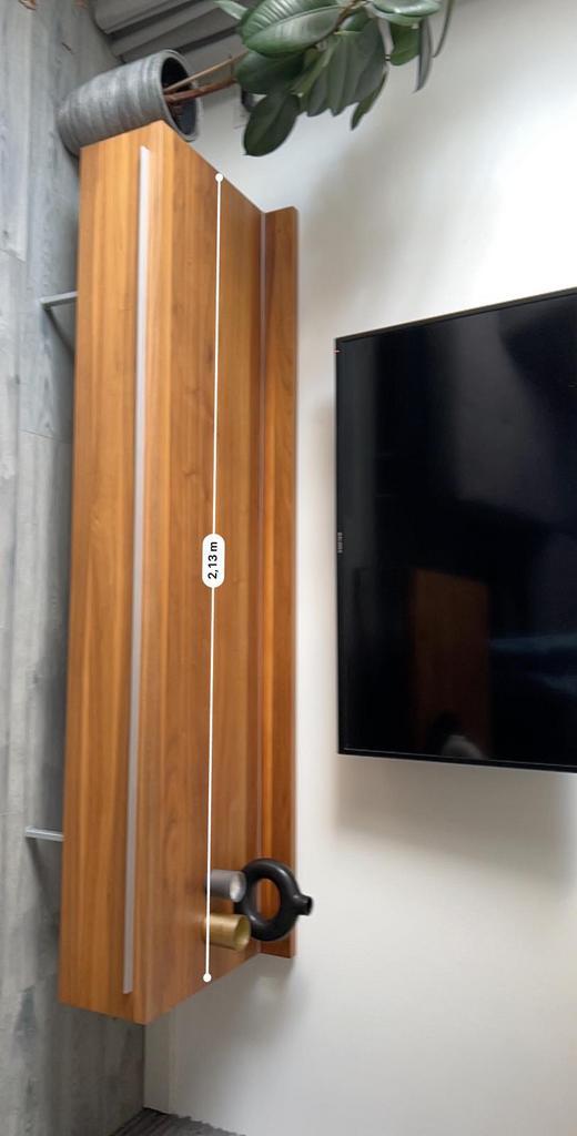 Modern tv-meubel in notenhoutlook met aluminium details, Huis en Inrichting, Kasten | Wandmeubels, Zo goed als nieuw, Minder dan 100 cm