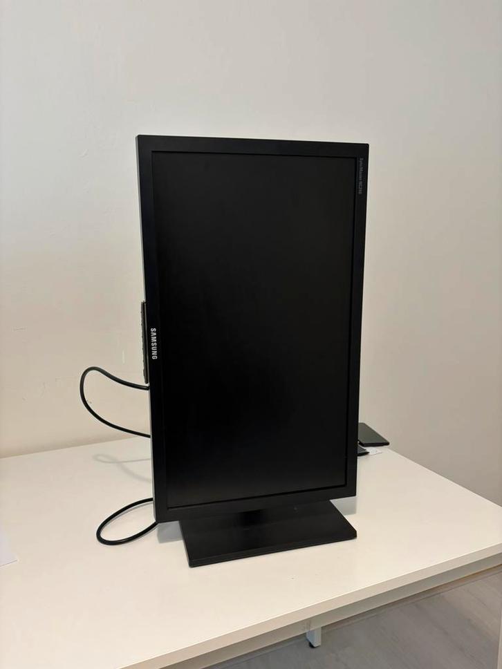 Samsung monitor 24 inch, Computers en Software, Monitoren, Zo goed als nieuw, 60 Hz of minder, VGA, In hoogte verstelbaar, Full HD