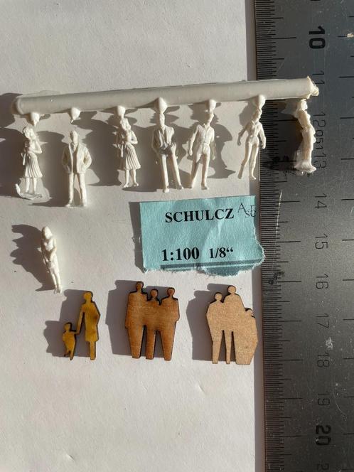 modelbouw- schaalfiguren, 1:100, 8x wit kunststof, 3x mdf, Hobby en Vrije tijd, Modelbouw | Figuren en Diorama's, Zo goed als nieuw