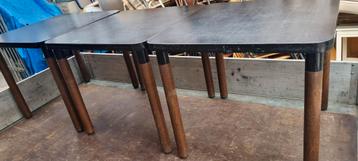 Tafel set van 3 beschikbaar kantinetafels oude gemeentehuis beschikbaar voor biedingen