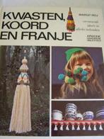 Boek kwasten, koord en franje, Boeken, Ophalen of Verzenden, Zo goed als nieuw, Overige onderwerpen