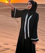 Elegante zwarte abaya met zilveren details, Zwart, Maat 42/44 (L), Nieuw, Ophalen of Verzenden