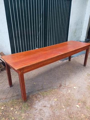 Ranke Antieke Tafel van 250 cm. beschikbaar voor biedingen