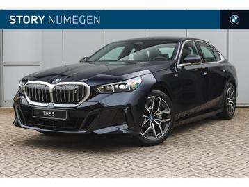 BMW i5 eDrive40 M Sport / Panoramadak / Trekhaak / Parking A beschikbaar voor biedingen