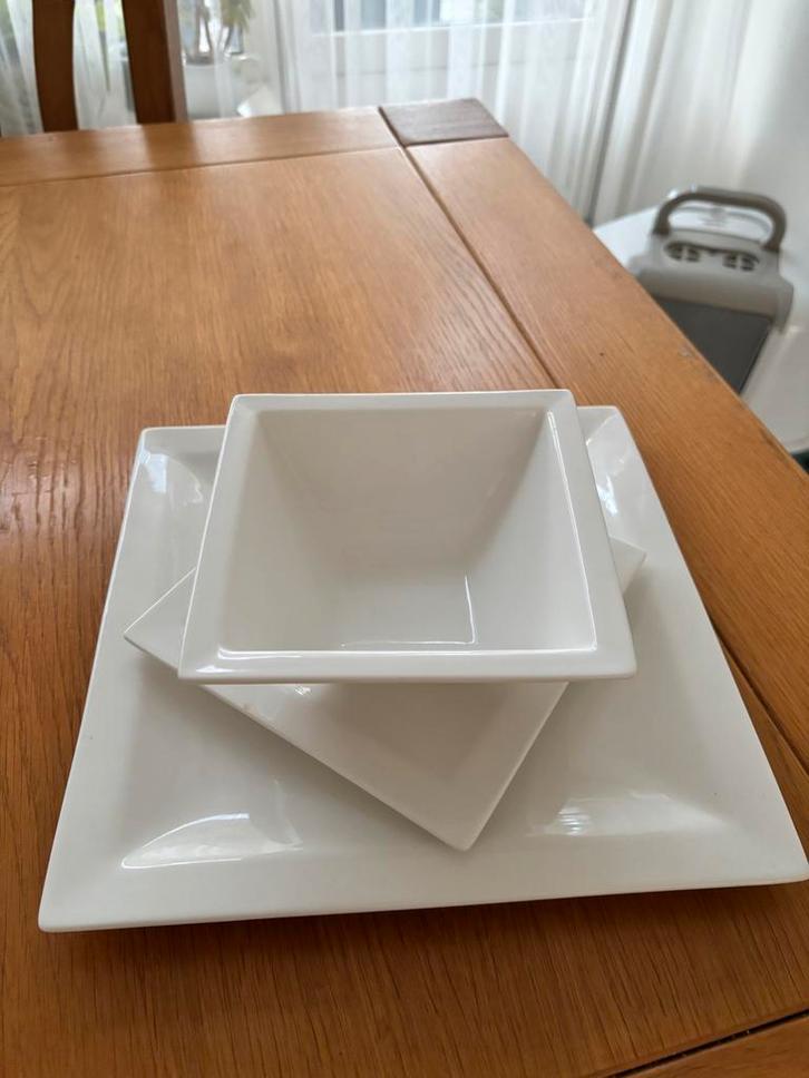 True Life Borden Set, Huis en Inrichting, Keuken | Servies, Zo goed als nieuw, Bord(en), Effen, Porselein, Ophalen of Verzenden