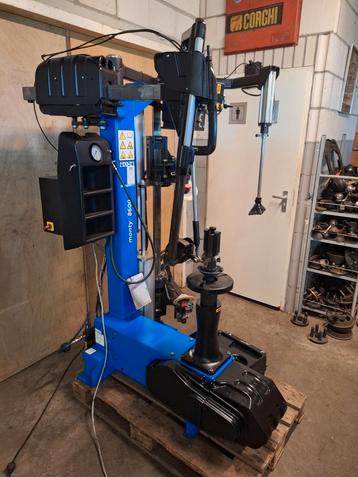 Banden apparaat Hofmann monty 8600 Bandenmachine hulparm beschikbaar voor biedingen