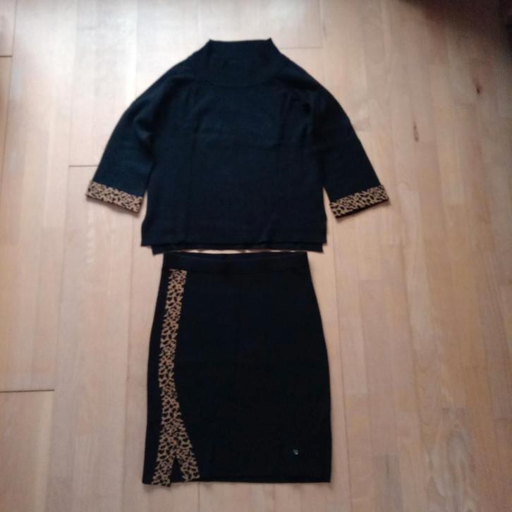 Zwarte gebreide set rokje en trui van Poools mt M/40, Kleding | Dames, Rokken, Zo goed als nieuw, Ophalen of Verzenden