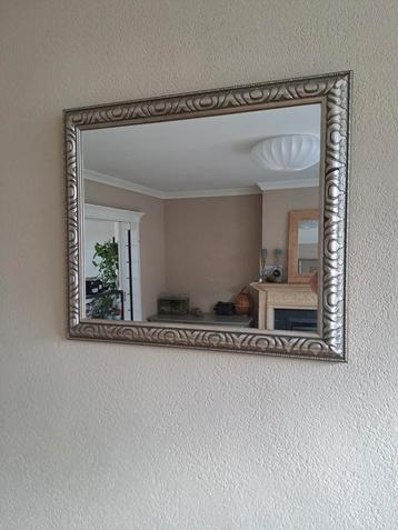 Grote zilverkleurige spiegel 70cmx60cm beschikbaar voor biedingen
