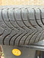 4 autobanden VW golf incl velg, Ophalen of Verzenden, Zo goed als nieuw