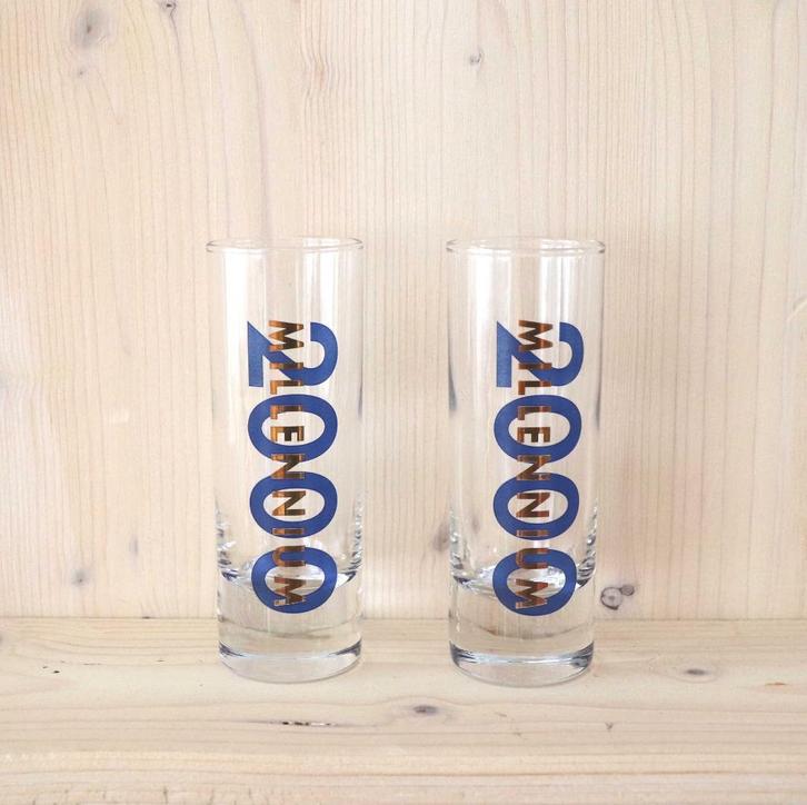 2x borrelglas / shotglas (millennium 2000) nieuw, Verzamelen, Glas en Borrelglaasjes, Nieuw, Borrel- of Shotglas, Ophalen of Verzenden