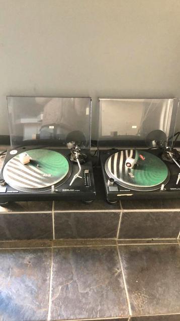 Technics SL-1210 Mk2 Platenspelers - Set van 2 beschikbaar voor biedingen
