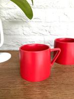 Bredemeijer: 2 rode mokken, koffie- theebekers. Type Lund., Huis en Inrichting, Keuken | Servies, Ophalen of Verzenden, Zo goed als nieuw