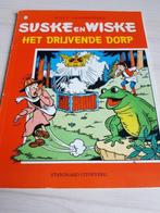 Suske en Wiske - Het drijvende dorp, Boeken, Willy Vandersteen, Eén stripboek, Ophalen of Verzenden, Zo goed als nieuw
