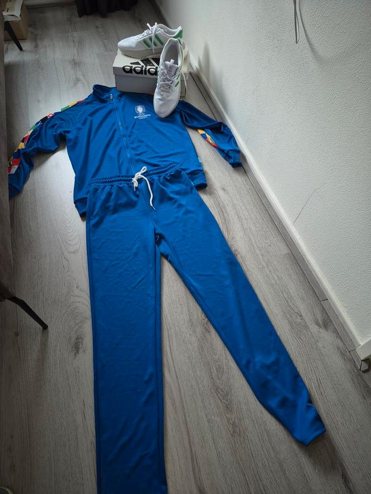 Adidas trainingspak + schoenen, Kleding | Heren, Schoenen, Zo goed als nieuw, Sportschoenen, Blauw, Ophalen of Verzenden