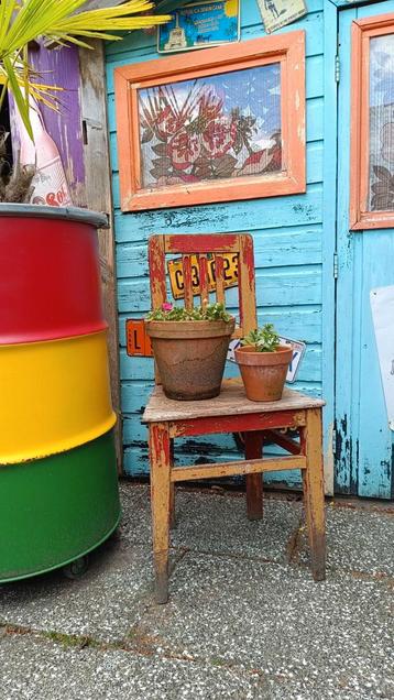 Houten stoel voor decoratie  beschikbaar voor biedingen