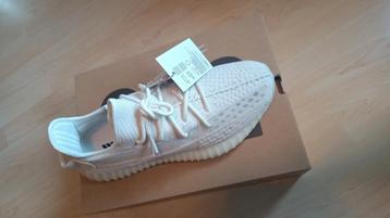 adidas Yeezy Boost 350 V2 Bone (45 1/3) beschikbaar voor biedingen