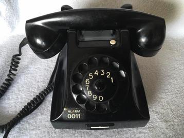 Ouderwetse bakelieten Ptt telefoon jaren 50 €10 beschikbaar voor biedingen