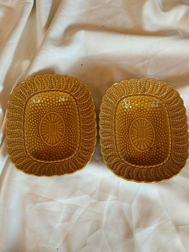 Bordallo Pinheiro Schaaltjes - Okergeel - Set van 2, Huis en Inrichting, Woonaccessoires | Schalen en Manden, Nieuw, Schaal, Overige vormen