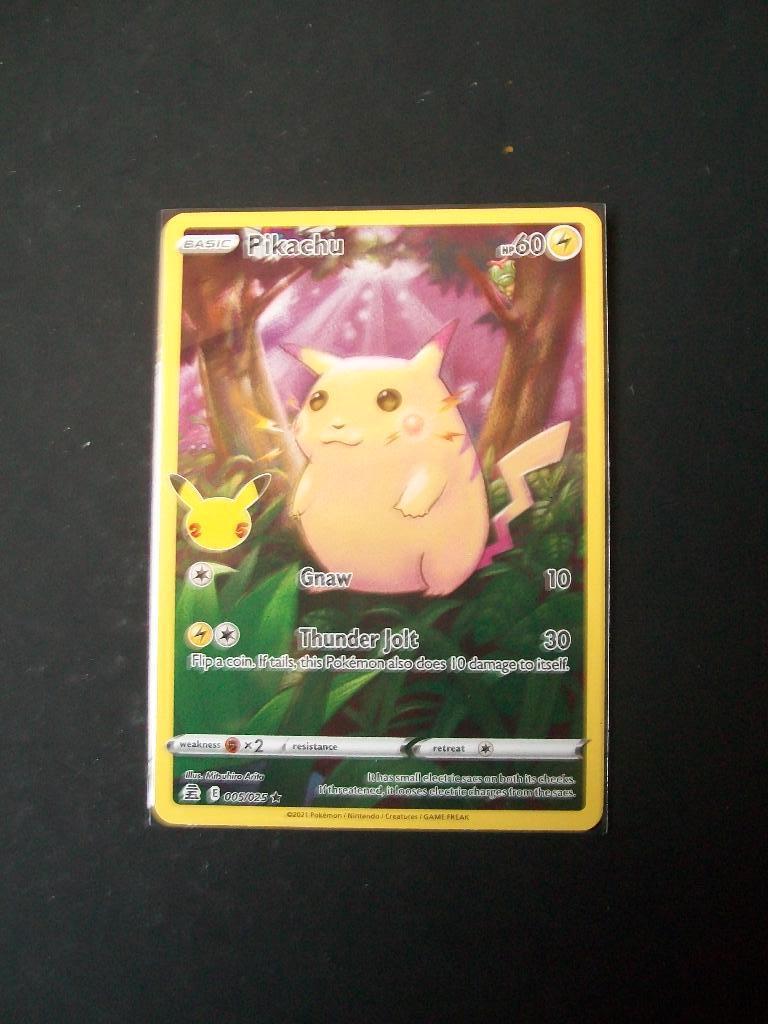 8176: (05/25) nieuwe pokemonkaart PIKACHU 25th Anniversary, Verzenden, Nieuw, Losse kaart, Foil