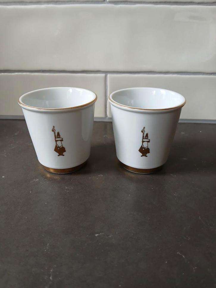 Bialetti espresso kopjes met goudaccenten (2), Huis en Inrichting, Keuken | Servies, Zo goed als nieuw, Kop(pen) en/of Schotel(s)