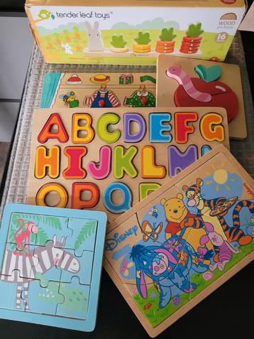 Houten puzzels voor kinderen beschikbaar voor biedingen