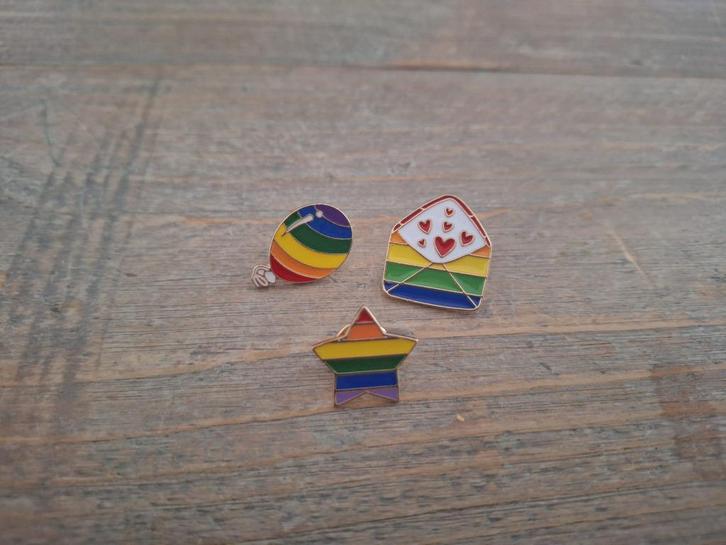 3 mooie regenboog pins te koop, Verzamelen, Speldjes, Pins en Buttons, Nieuw, Speldje of Pin, Overige onderwerpen, Ophalen of Verzenden