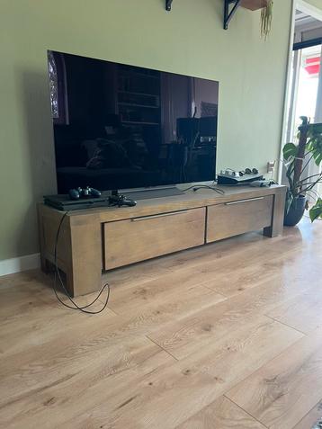 Massief houten TV-meubel beschikbaar voor biedingen