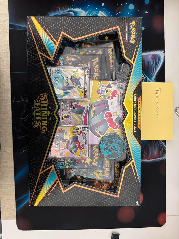 Shining Fates Shiny Dragapult VMAX Box - Nieuw!, Hobby en Vrije tijd, Verzamelkaartspellen | Pokémon, Nieuw, Overige typen, Ophalen of Verzenden