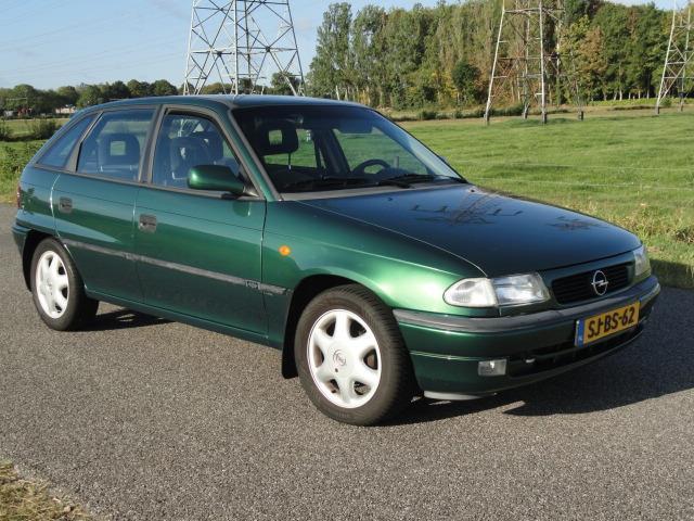 Opel Astra 1.6i Edition Cool Met Airco I ELektr ramen I LIEF, Auto's, Opel, Bedrijf, Te koop, Astra, Airconditioning, Centrale vergrendeling