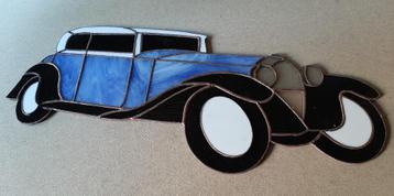 Oldtimer auto van glas  beschikbaar voor biedingen