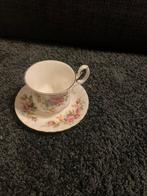 Thee kopje met schotel van Royal albert,Moss rose., Verzamelen, Porselein, Kristal en Bestek, Ophalen, Zo goed als nieuw, Porselein