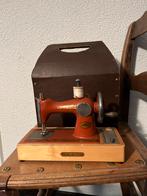 Vintage Naaimachine USSR mini naaimachine, Ophalen of Verzenden