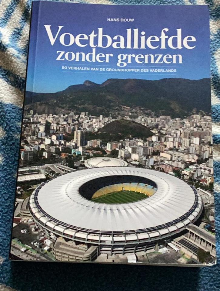 Hans Douw, Voetballiefde zonder grenzen., Boeken, Sportboeken, Zo goed als nieuw, Balsport, Ophalen of Verzenden