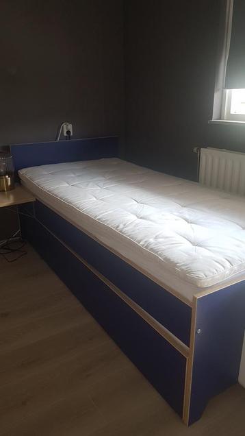 Bed met uitschuifbed  ophalen in houten 