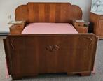 Antiek Houten Bed met Nachtkastjes, Kledingkast en Wastafel, Ophalen, Gebruikt, Twijfelaar, Hout