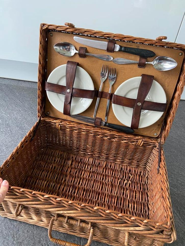 Oude jaren 60 picknick mand koffer van riet leer bakeliet, Antiek en Kunst, Curiosa en Brocante, Ophalen of Verzenden