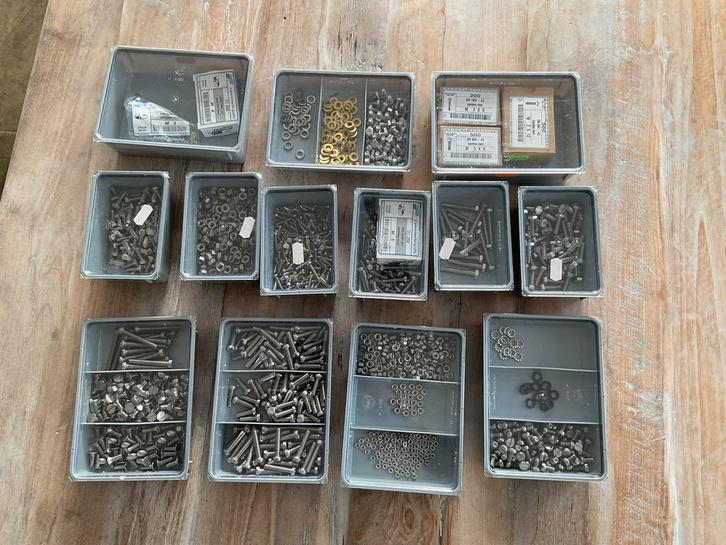 Partij Bouten, Schroeven en Moeren, Doe-het-zelf en Verbouw, IJzerwaren en Bevestigingsmiddelen, Gebruikt, Bouten of Moeren, Minder dan 50 mm