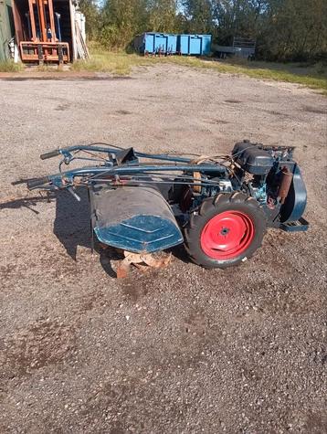Tuintrekker met frees beschikbaar voor biedingen