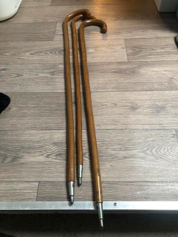3 vintage houten wandelstokken beschikbaar voor biedingen