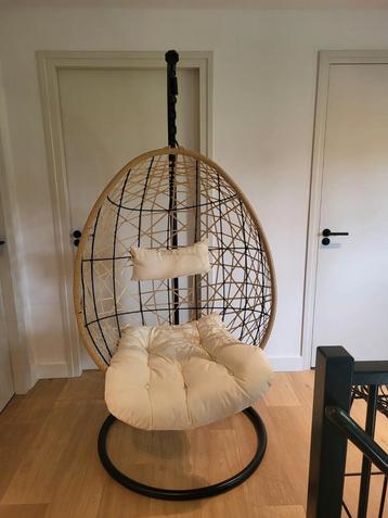 Hangstoel swing met standaard beschikbaar voor biedingen