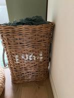 te koop leuke mand met twee handvaten, Huis en Inrichting, Woonaccessoires | Schalen en Manden, Ophalen, Mand, Zo goed als nieuw