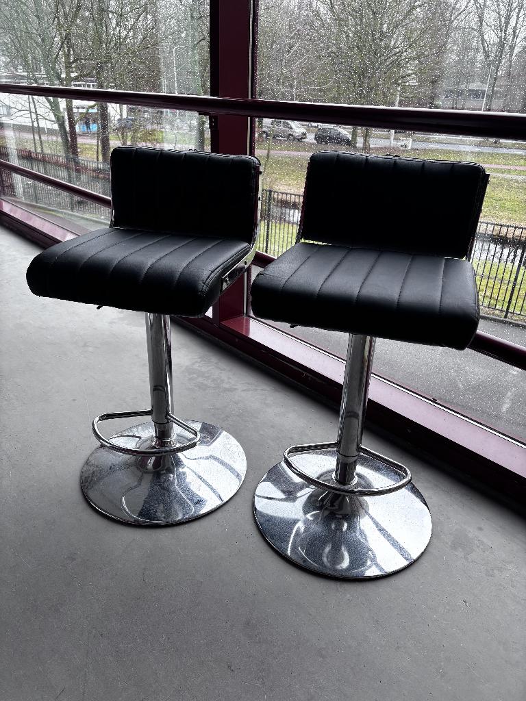 Barkrukken Jukebox  set van 2, Huis en Inrichting, Barkrukken, Zo goed als nieuw, 60 tot 90 cm, Leer, 1 kruk, In hoogte verstelbaar