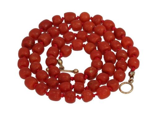 Dieprode bloedkoraal antieke ketting 14k slot goud 60 kralen, Sieraden, Tassen en Uiterlijk, Antieke sieraden, Ketting, Goud, Met edelsteen