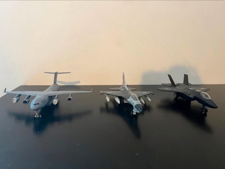 3 Set Speelgoed Vliegtuigen, Hobby en Vrije tijd, Modelbouw | Vliegtuigen en Helikopters, Zo goed als nieuw, Groter dan 1:72, Overige merken