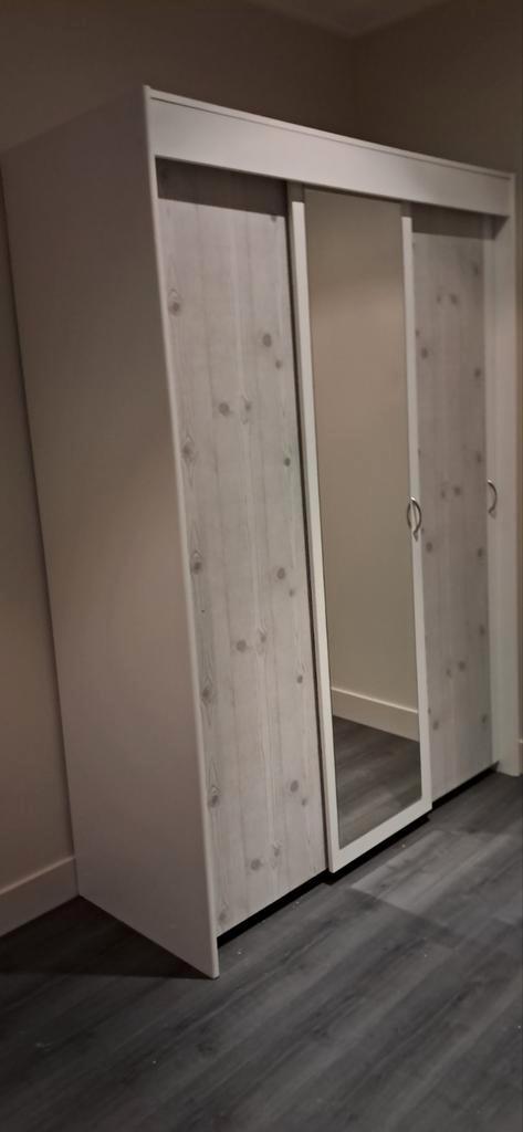Kledingkast, Huis en Inrichting, Kasten | Kledingkasten, Zo goed als nieuw, 200 cm of meer, 50 tot 75 cm, Ophalen