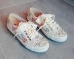Vintage sneaker ZOOClassic -wit met bloemapplicaties mt 37, Wit, Ophalen of Verzenden, Sneakers of Gympen, Zo goed als nieuw