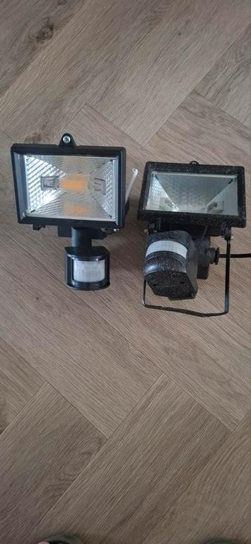Twee Spotlights met Bewegingssensor beschikbaar voor biedingen