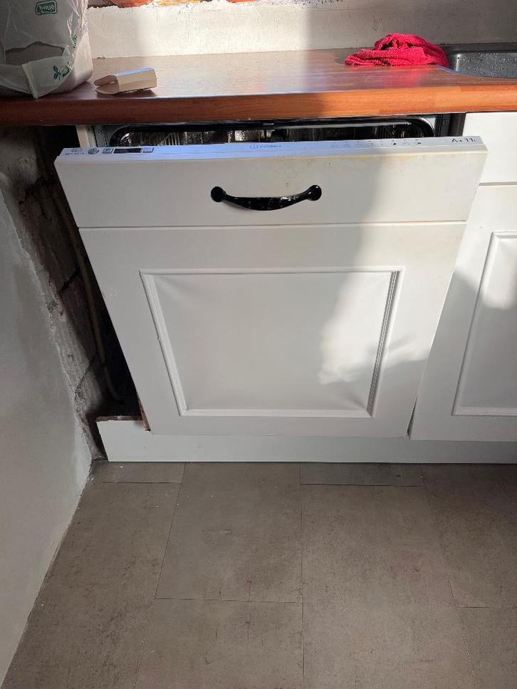 Indesit inbouw vaatwasser, Witgoed en Apparatuur, Vaatwasmachines, Gebruikt, Inbouw, Minder dan 85 cm, 45 tot 60 cm, Minder dan 10 liter