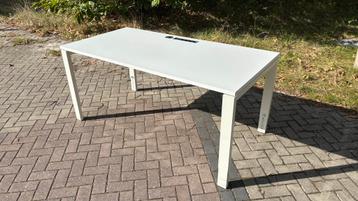 3 mooie grote witte bureaus 90x180 cm in hoogte verstelbaar beschikbaar voor biedingen