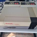 NES spelcomputer. INCL 2 controllers en 2 games., Ophalen of Verzenden, Zo goed als nieuw